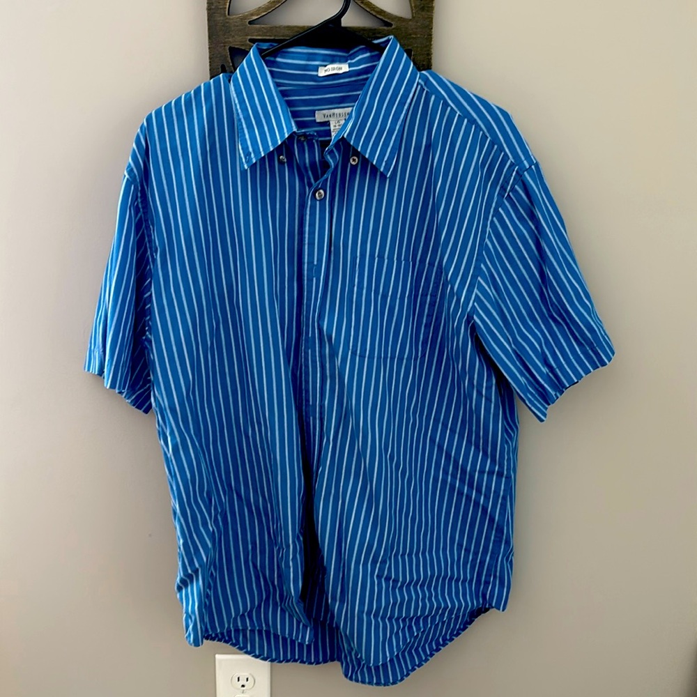 Large short sleeve Van Heusen button down shirt